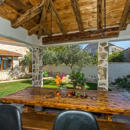 ヴィラ Andrija シベニク