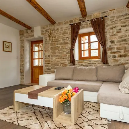 Andrija シベニク