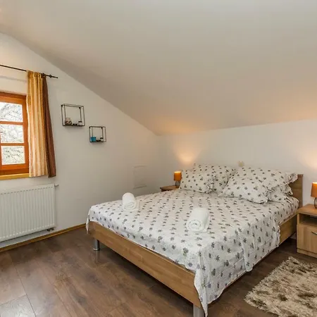 Andrija シベニク